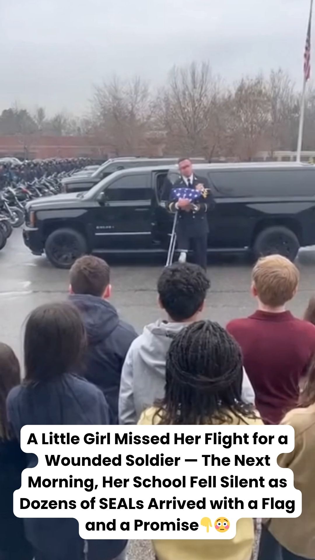 A Little Girl Missed Her Flight for a Wounded Soldier — The Next Morning, Her School Fell Silent as Dozens of SEALs Arrived with a Flag and a Promise ✈️🇺🇸